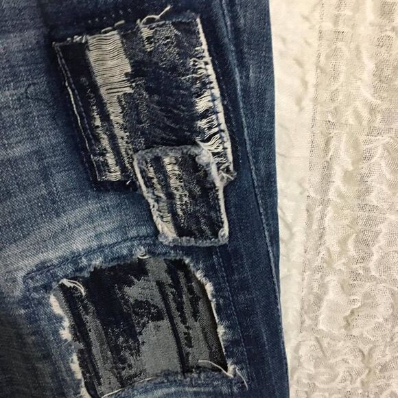 True Religion "Cameron" Patched Distressed Jeans Size 25 - Picture 9 of 12
